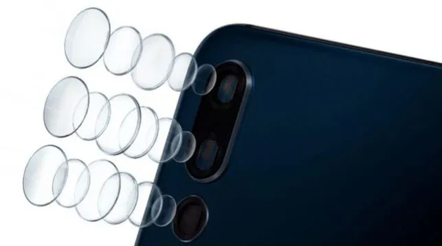 Компания Huawei презентовала смартфон с тройной камерой